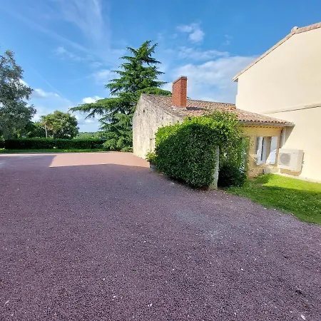 Holiday home Des Vendangeurs 4 Etoiles - 10 Personnes Bourg-sur-Gironde